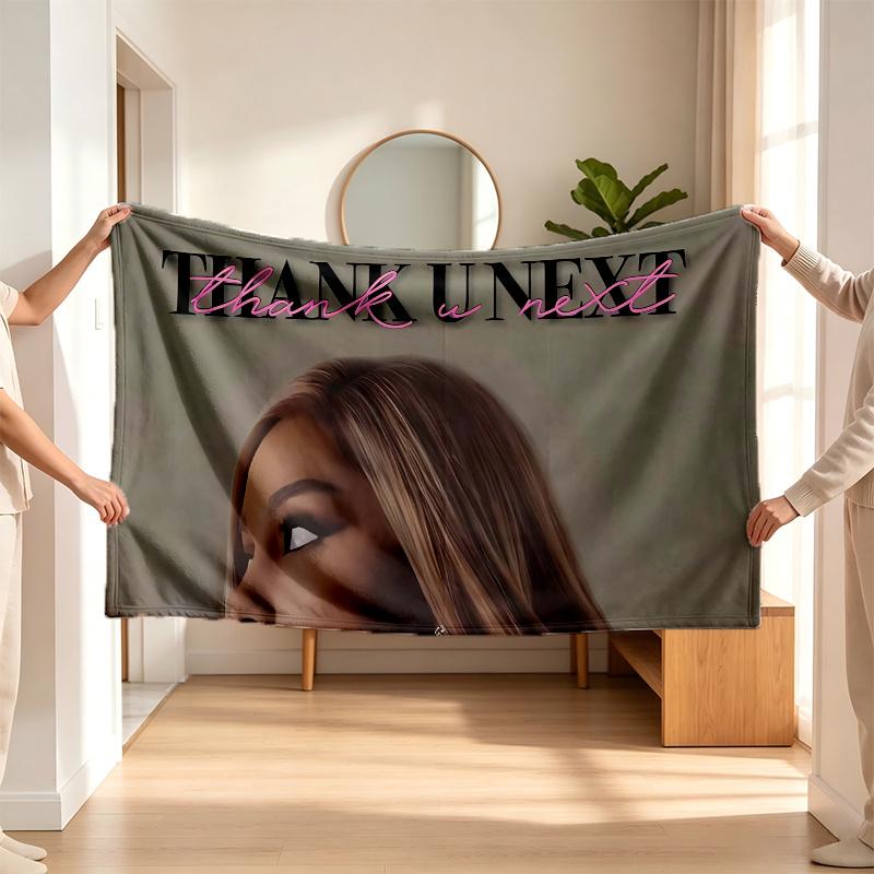Ariana Grande (39) Flanelinis pledas – švelnus akcentas miegamajam ir svetainei bei jaukia namų dovana