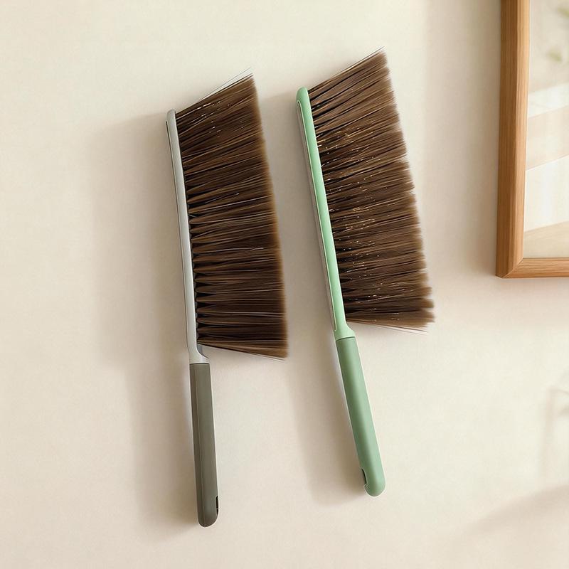 

Portable Bed Cleaning Brush with Long Handle and Soft Bristles for Dust Removal and Freshening серый