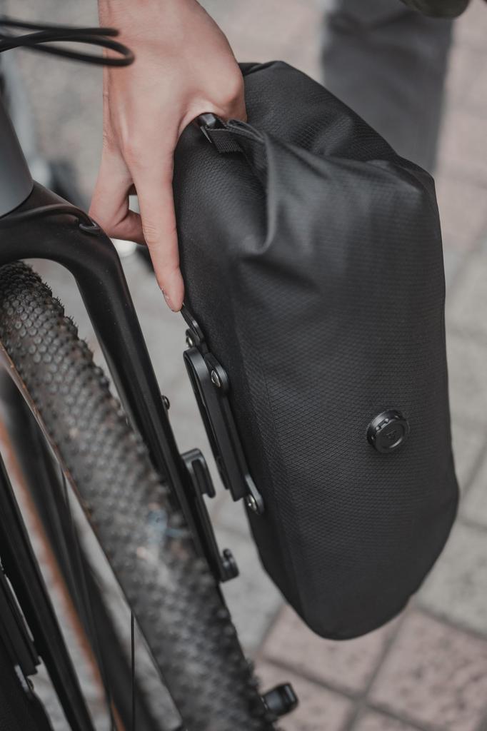 Topeak Quick Release Fork Dry Black Bag, 5.8 Liters,