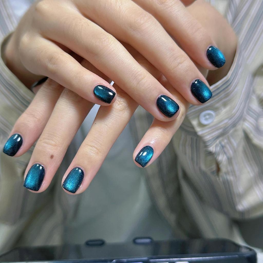 Melbourne Deep Blue Cat Eye Press-On Nails: Short, Chic & Sweet