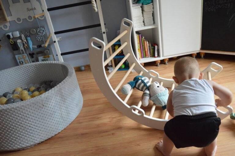 Wooden rocker Sweet grey