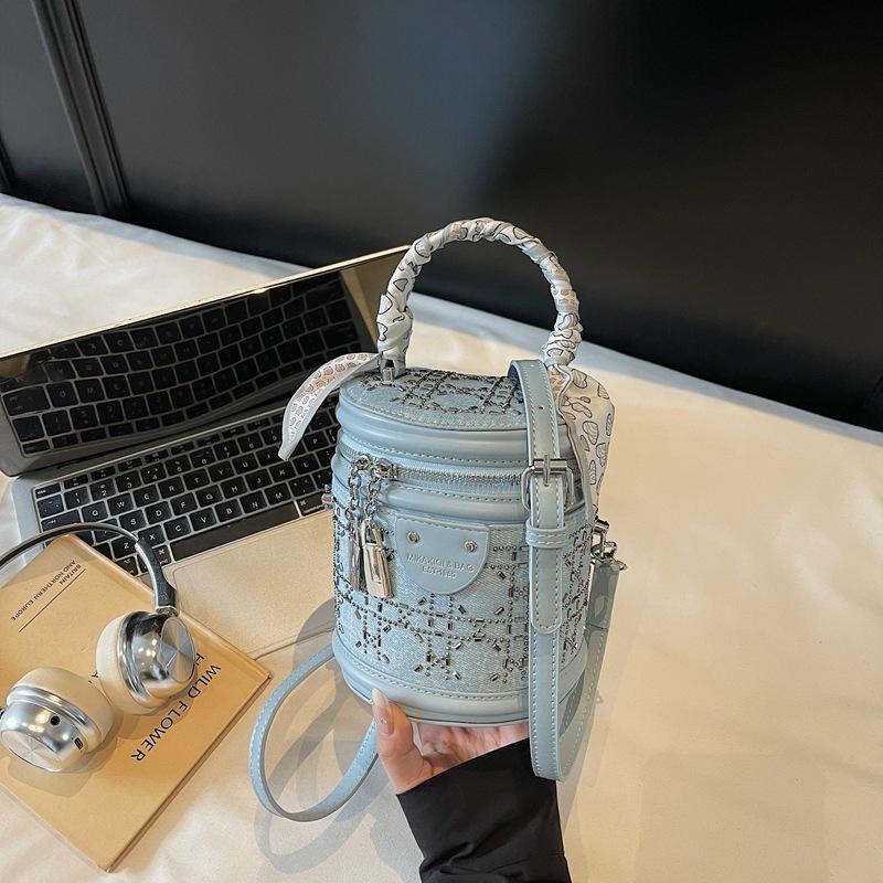 

Популярная изысканная женская сумка 2025 новая универсальная сумка-мессенджер модный нишевый дизайн портативная сумка-ведро цилиндрической формы 13*12*15