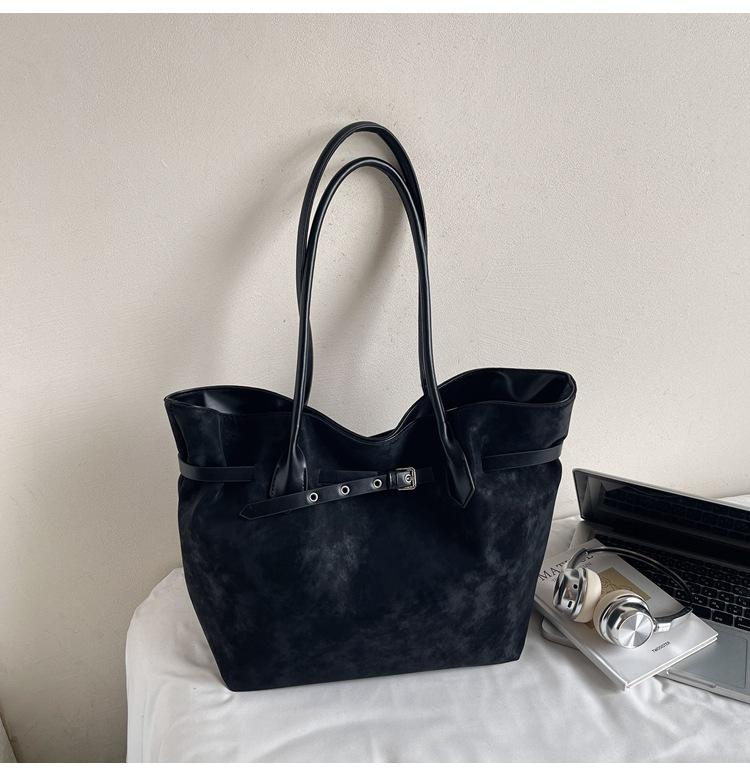 Tote shoulder bag women's 2025 new retro large-capacity underarm bag fashion commuter big bag tide