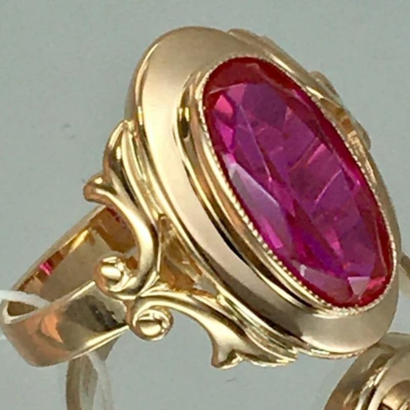 Vintage Gorgeous Inlaid Oval Synthetic Ruby Golden Plated Ring for Women Elegant Temperament Banquet Festival Jewelry Accessory