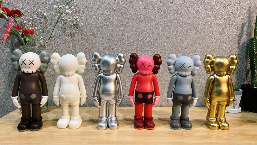 

[Б/У] Набор из 6 фигурок KAWS