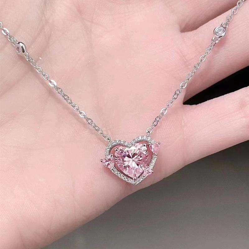 Korean Pink Crystal Heart Pendant Necklace for Woman Minimalist Jewelry Girl's Neck Chain 2025 New Light Luxury Party Gifts