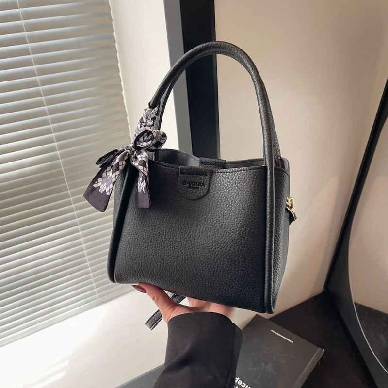 

Роскошная сумка высокого класса, женская, 2025, новая текстура, нишевая сумка-мессенджер, супермягкая и универсальная, модная портативная сумка-ведро чёрный