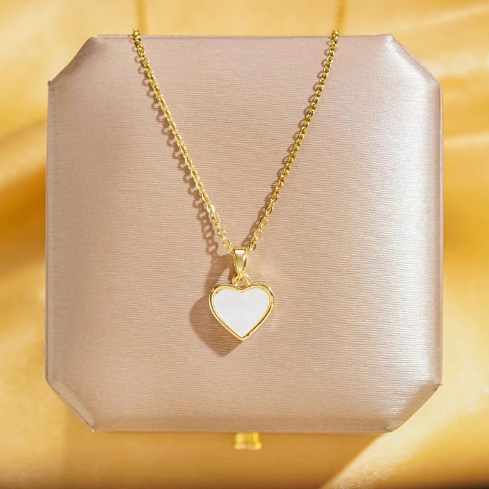 2026 Colar com Pingente de Coração de Acrílico Branco Minimalista - Corrente Elegante Banhada a Ouro para Clavícula Feminina Joias Diárias