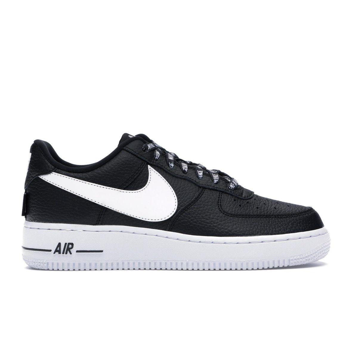 

Мужские кроссовки Nike Air Force 1 Statement Game черно-белые 823511-007