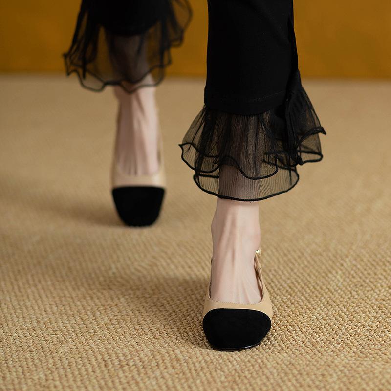 Xiaoxiangfeng color matching low-heeled sandals women's bag head 2025 summer new retro one-word buckle rear empty flats