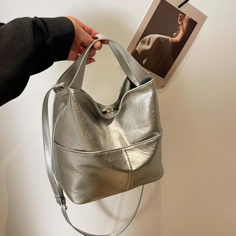 Women's Multifunctional Shoulder Bag Simple Bucket Bag Large Capacity Commuting Bag