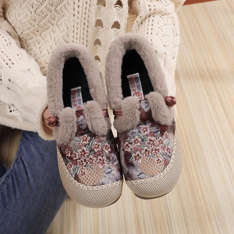 Support winter new old Beijing cloth shoes embroidered mother shoes with fleece and thickened flat shoes 35 2490₽