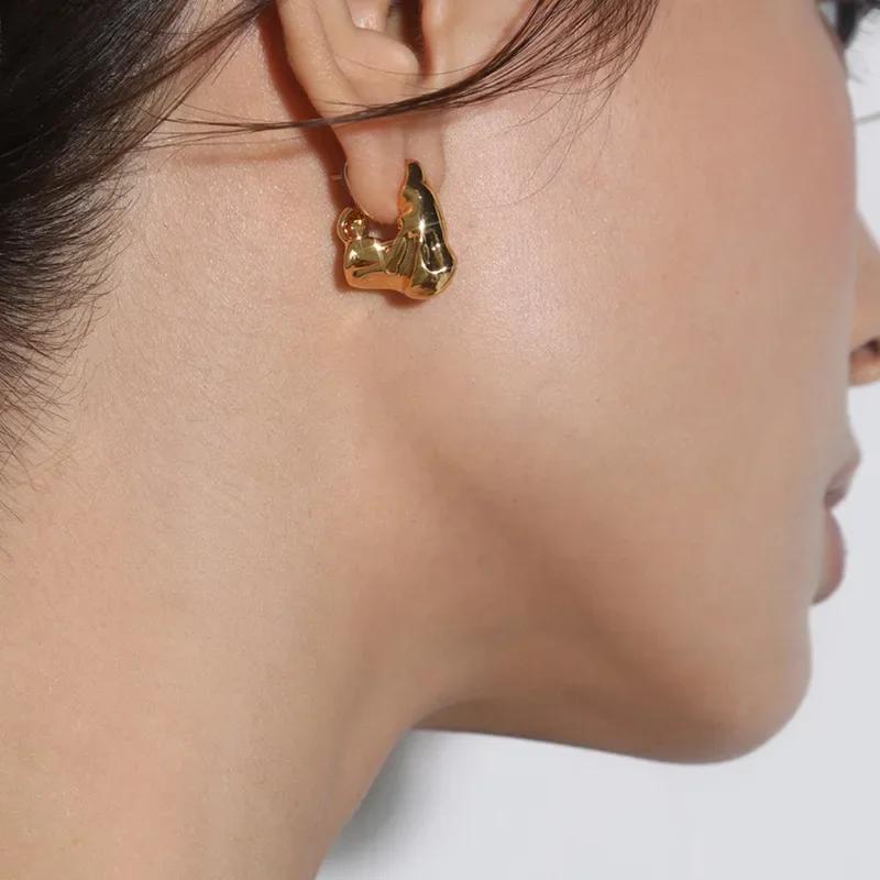 Retro Unregelmäßige Plissierte Lava-Ohrringe Für Damen Ungewöhnliches Design Asymmetrische Ohrringe Temperament Senior Modeschmuck