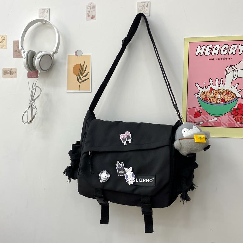 

Винтажная корейско-японская ретро-сумка через плечо для мужчин и женщин Badge + Fat Penguin чёрный