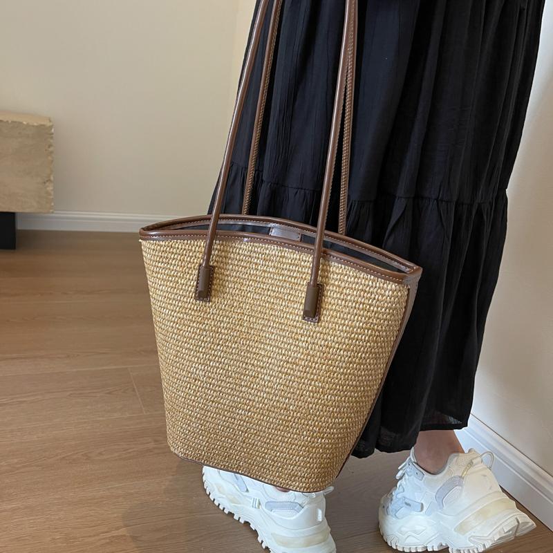 Handmade Wicker Shoulder Bag for Women Bohemian Large Capacity Casual Travel Bag