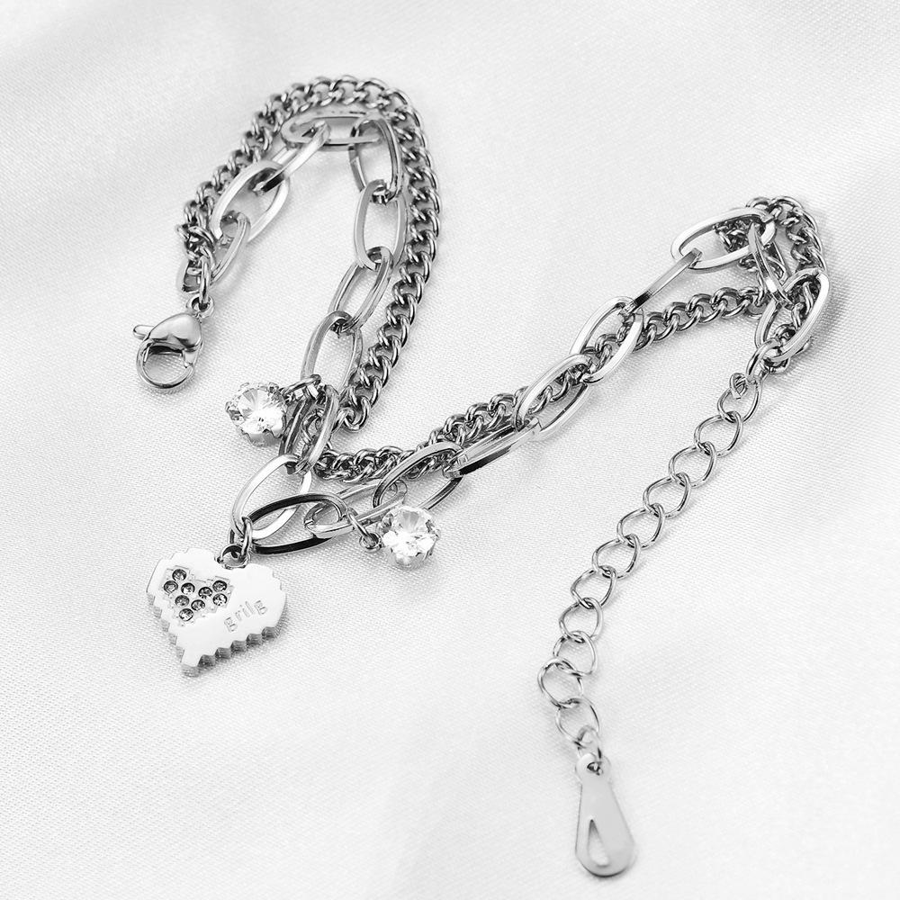 European-American Double Layer Brooch Bracelet with O-Shaped Chain & Rhinestone Heart, 18K Gold-Plated, Personalized & Versatile Wristband. серебряный