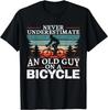 Ne sous-estimez jamais un vieil homme à vélo T-shirt unisexe pour cadeau de cyclisme