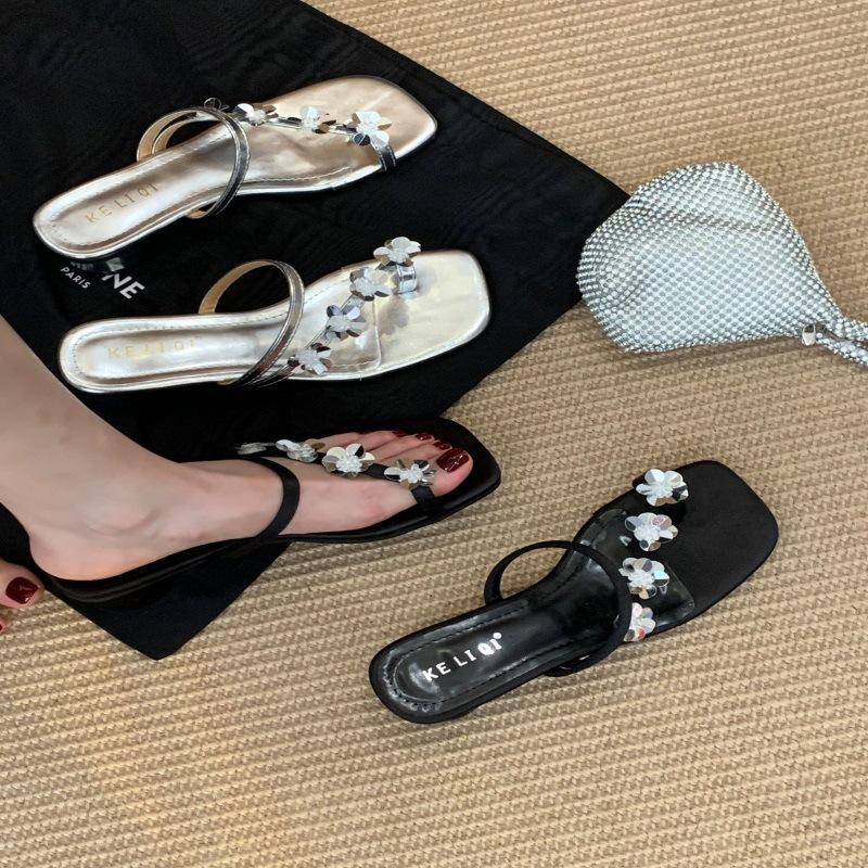 Spring and Autumn 2025 New Fashion Versatile Temperament Square Head Sequins Flower Set Toes Thick Heel Sandals Female Summer