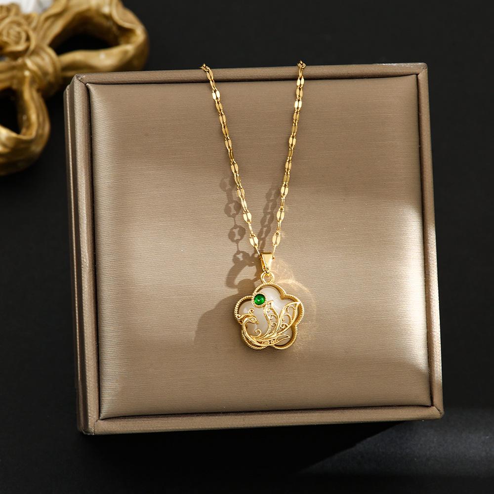 Elegante Pingente de Cabacinha com Fecho de Paz de Jade - Corrente para Clavícula em Aço Titânio no Estilo Chinês Retro