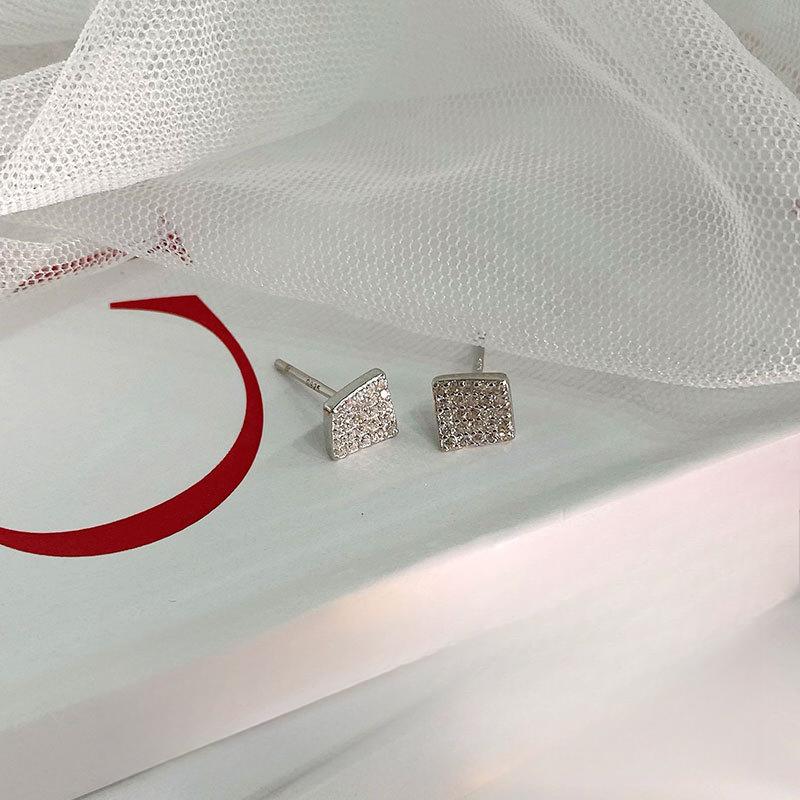 Malé čtvercové náušnice s diamanty Kroucené nepravidelné geometrické náušnice Náušnice s diamanty Studentské