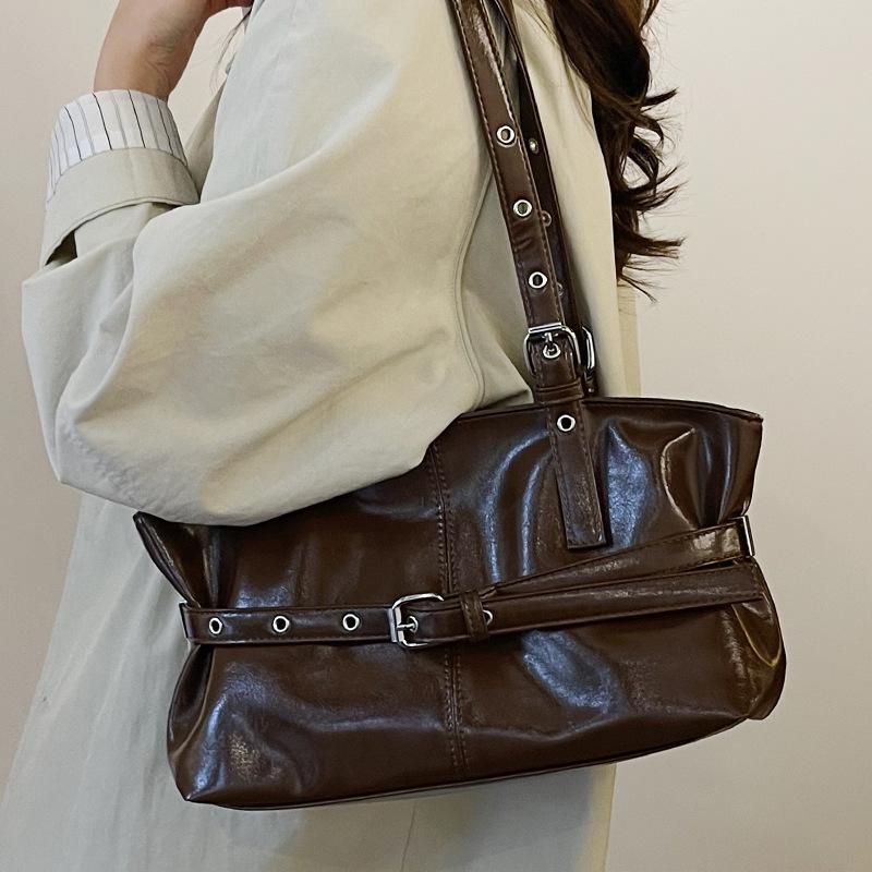 Large-capacity retro bag women's autumn and winter versatile 2025 new casual shoulder messenger bag commuter tote bag