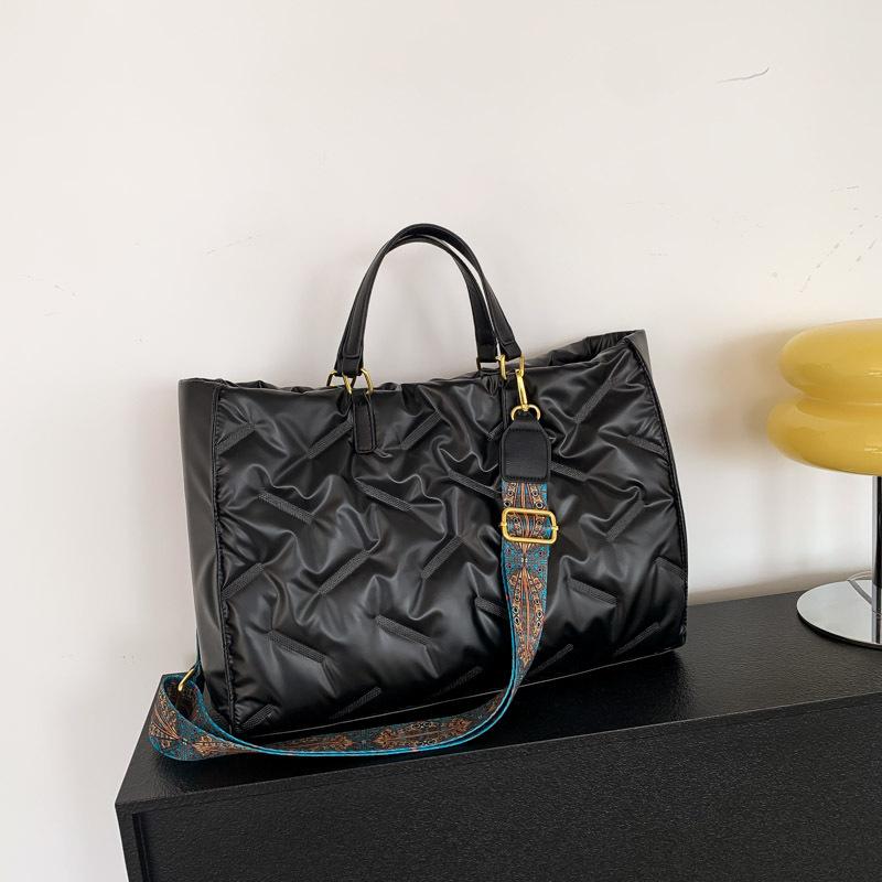 Fashion Large-capacity Bag Women's New Versatile Portable Commuter Shoulder Tote Bag