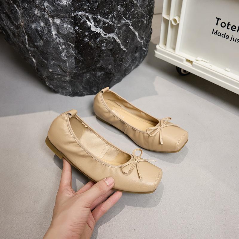 Summer and autumn new comfortable mother shoes soft sheepskin thick heel single shoes square head folds light mouth grandma shoes beige