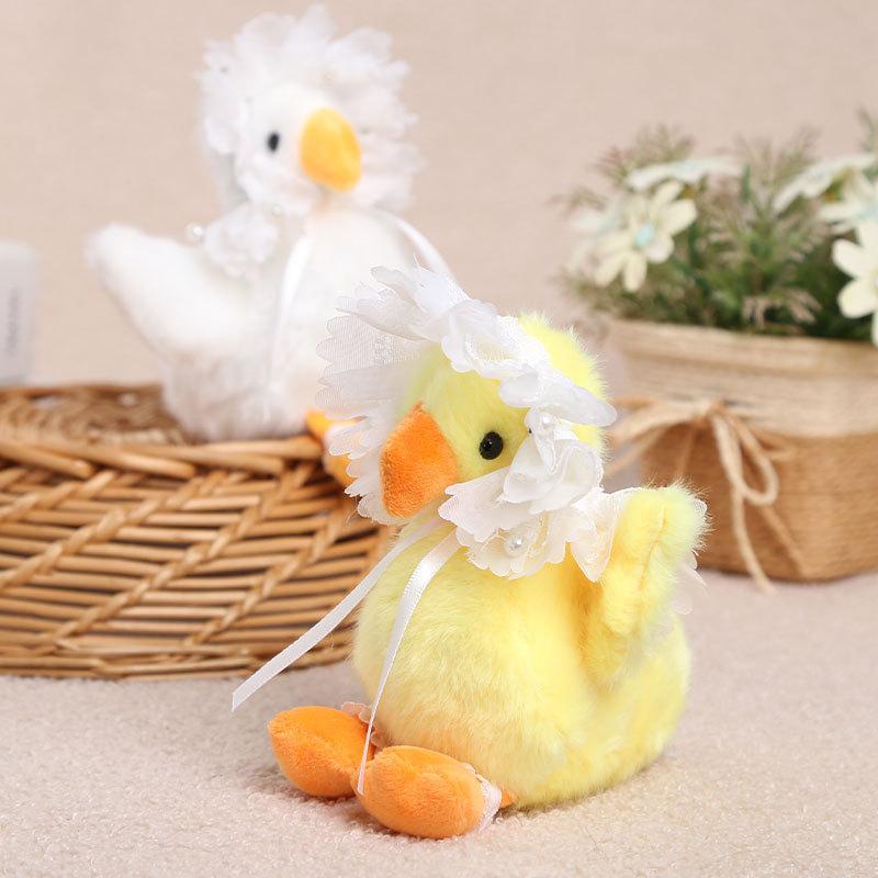 Plush Goose Keychain With Embroidered Details For Girls And Boys