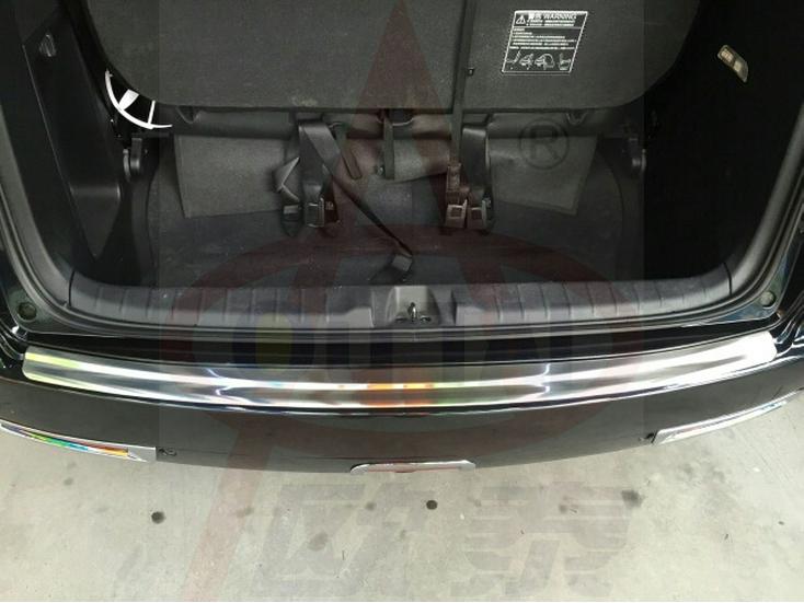 Outai Rear Bumper Protector for Luxgen M7 & Big 7 MPV - Stainless Steel Trunk Pedal Trim.