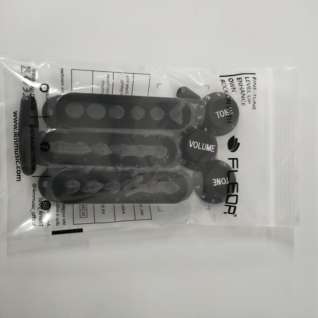 FLEOR Set von 50/50/52mm ST Single Coil Gitarren Tonabnehmer Abdeckungen 2 Ton 1 Volume Regler Schalterspitzen SSS Gitarrenteile