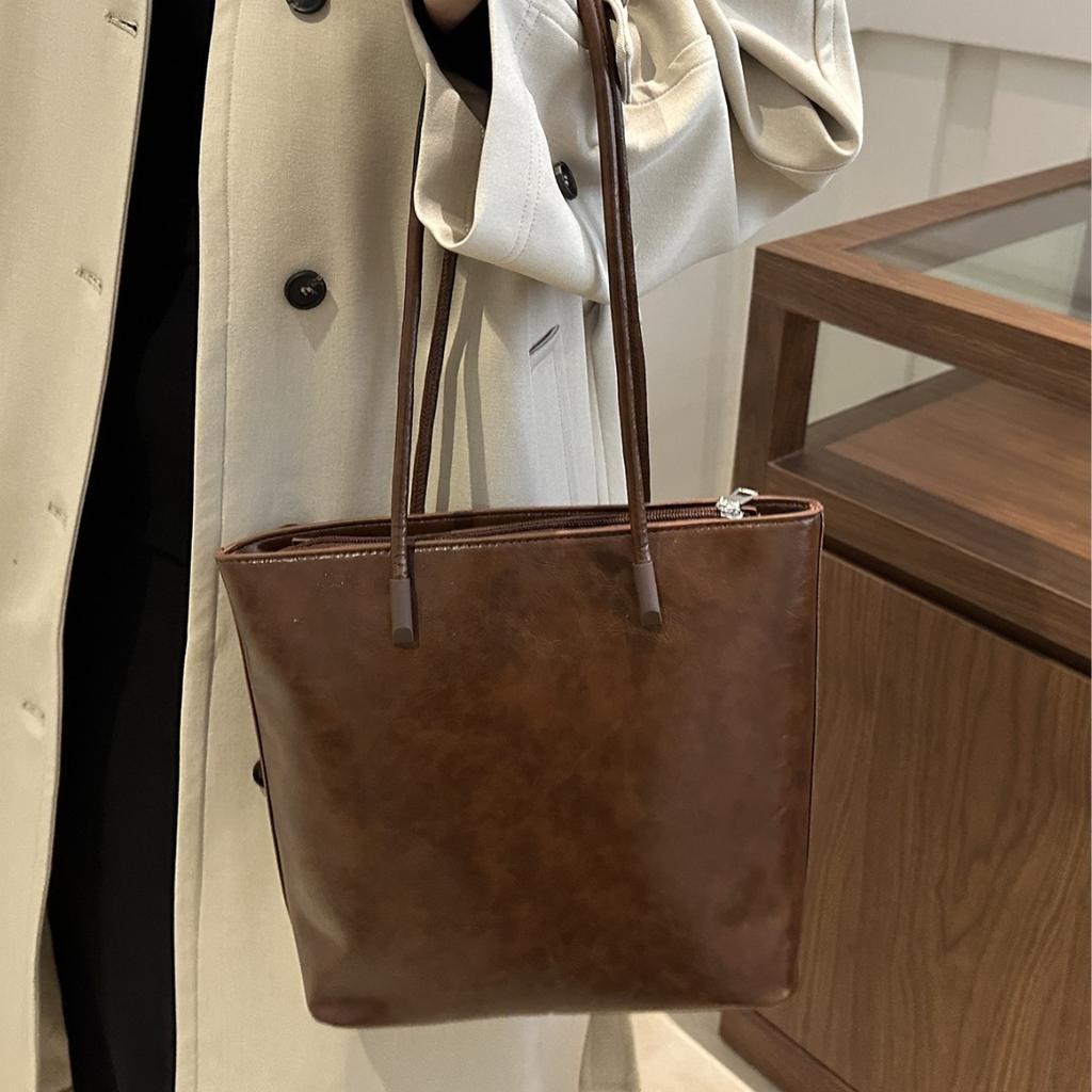 Korean portable commuter bucket bag 2025 autumn and winter women's bag new trendy tote bag versatile large-capacity shoulder bag