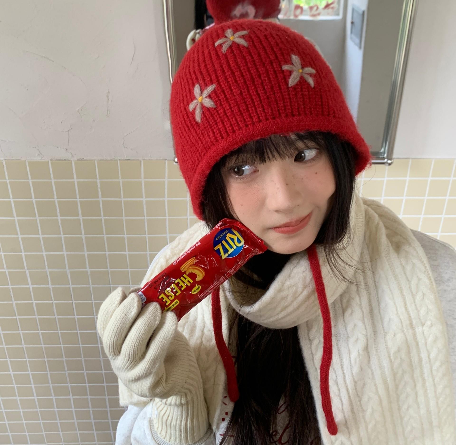 New Korean style ins fashion flower knitted beanie, women autumn winter warm versatile tied ribbon trendy M(56-58cm) бордовый