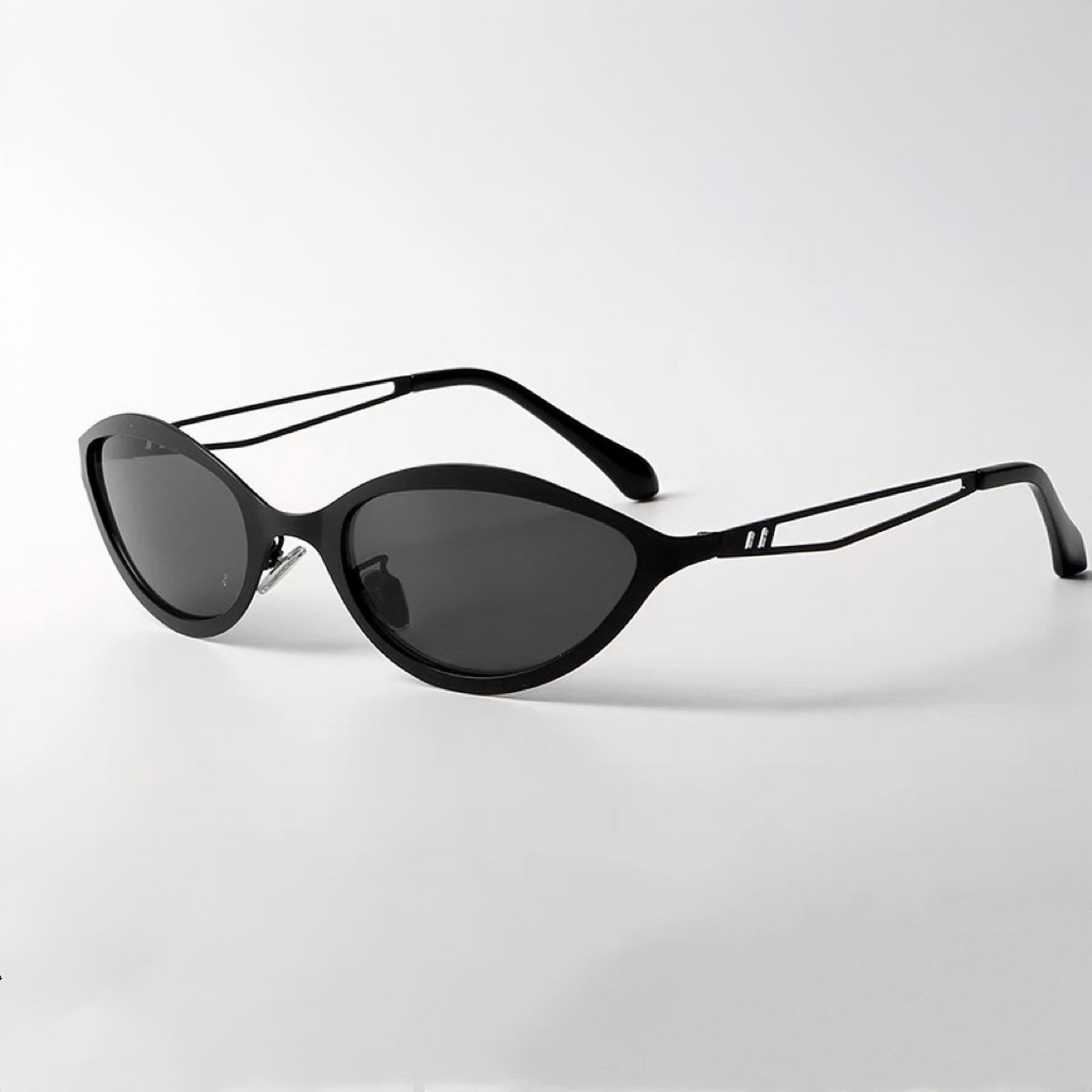 

Vintage Y2K Cat Eye Sunglasses Women Retro Metal Frame Small Sun Glasses Female Cyberpunk Shades UV400 Protection Eyewear Trendy чорний