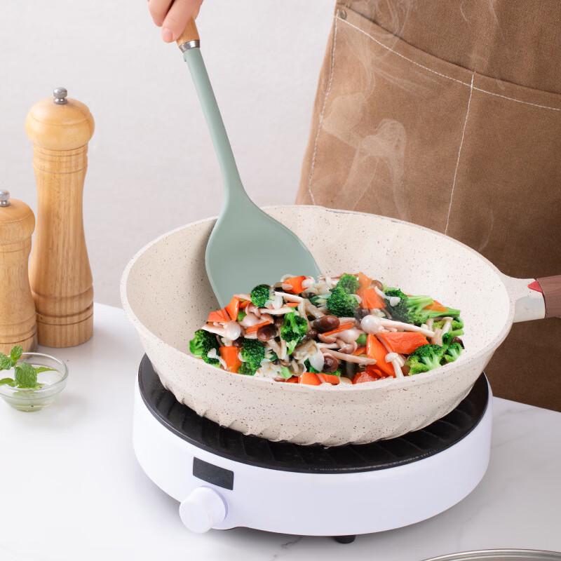 Changbaosen Silicone Kitchen Utensil with Wooden Handle