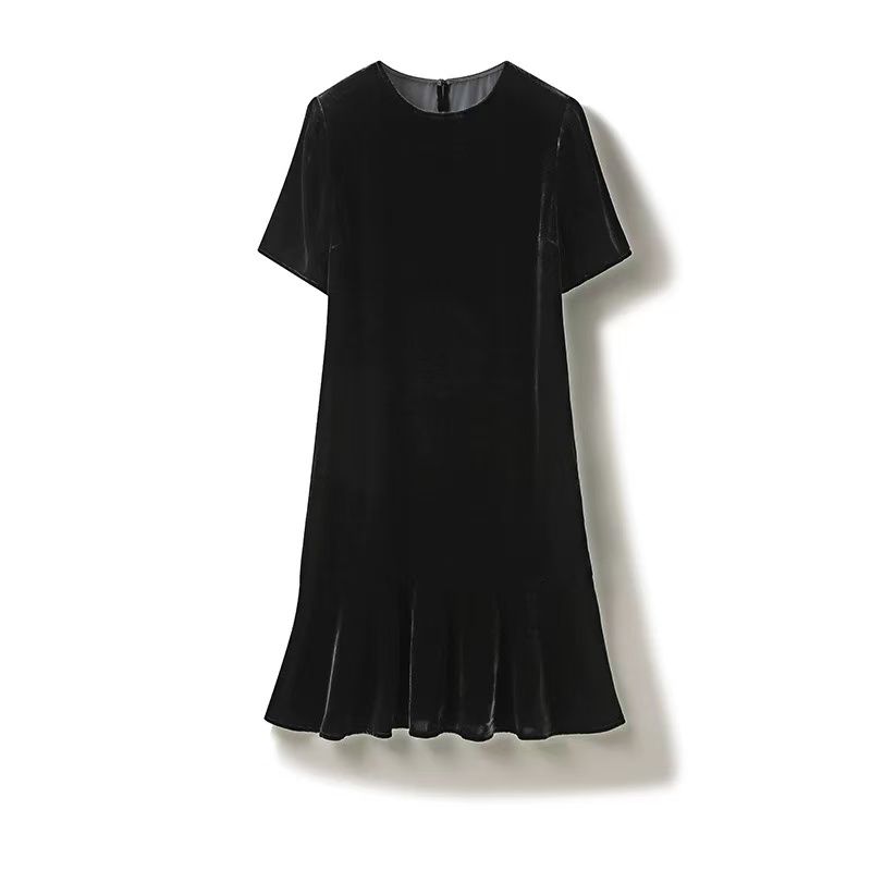 

Бархатное черное платье в изысканном французском стиле, облегающее фигуру и с хвостом русалки Black S