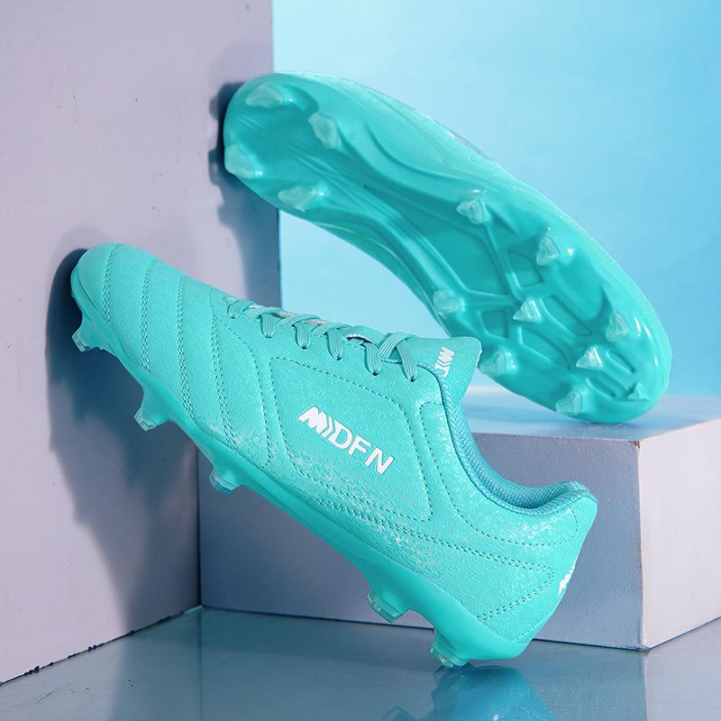 Xiyin Amazon 32-47 large size low-top football shoes, student lawn training and competition shoes are in stock.