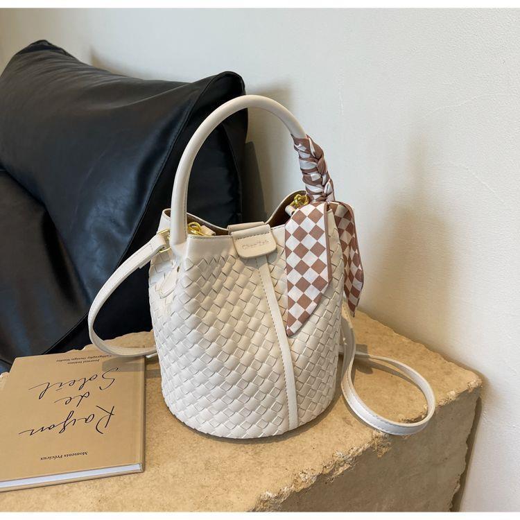 2025 Корейский стиль Плетеная вручную Роскошная сумка-ведро, Большая вместимость, Через плечо кремовый/белый