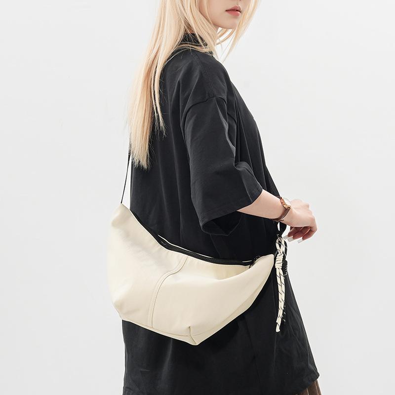Lichtgewicht veelzijdige canvas tas dames nieuwe zomer populaire schoudertas niche schouder knoedeltas