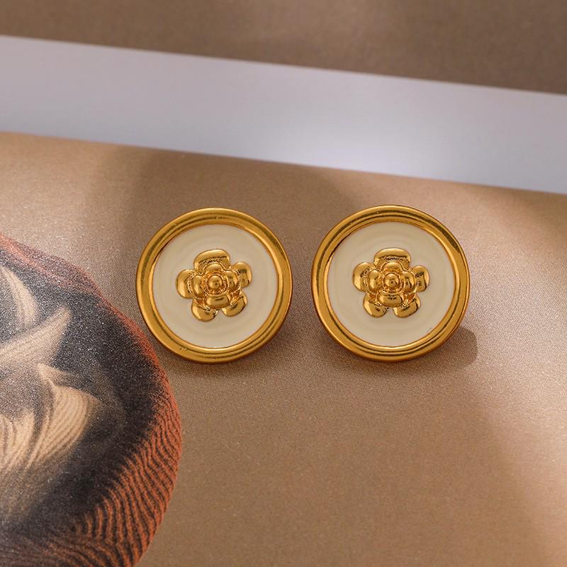 Retro Luksusowe Srebrne Kolczyki Sztyfty z Kwiatowym Wzorem - Elegancka, Uniwersalna Biżuteria dla Kobiet
