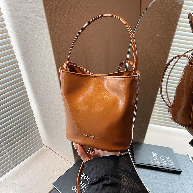 

Срібна невелика жіноча сумка преміум-класу в іноземному стилі Нова літня універсальна сумка-месенджер 2024 р. Вишукана портативна сумка-відро коричневий