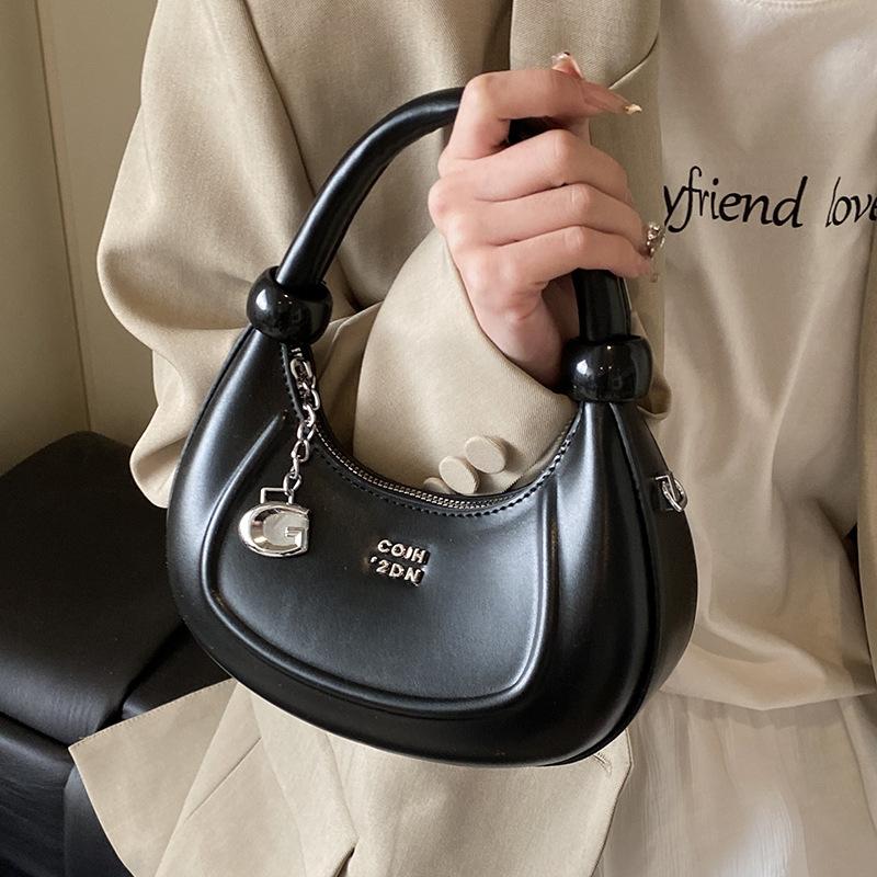 Trendy new product fashion personalized texture niche hand carry crescent bag Korean version casual versatile commuter solid color messenger bag