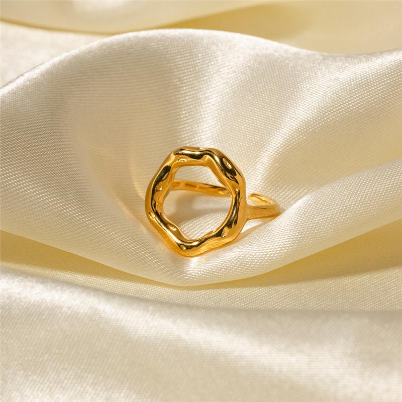 Fashion Vintage Unique Circle Motif Ring Melted Texture Detail For Women Gold Color Texture Temperament Jewelry Gift