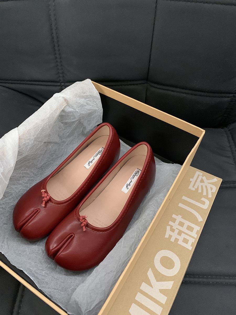 Модная обувь таби ниндзя Новые женские удобные балетки из микрофибры с раздельным носком Мягкая подошва Лоферы Краткие женские мокасины-топсайдеры 35 4747₽