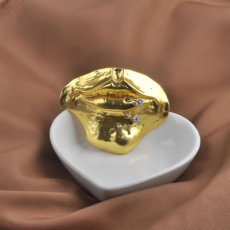 Exaggerated Lip Brooch Alloy Retro Lip-Shaped Pin Clothing Accessory Badge Pin Trendy Tassels Banquet Clothes Metal Pin