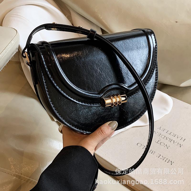 Korean niche underarm bag women's 2025 autumn and winter new trendy retro saddle bag premium foreign messenger bag bag