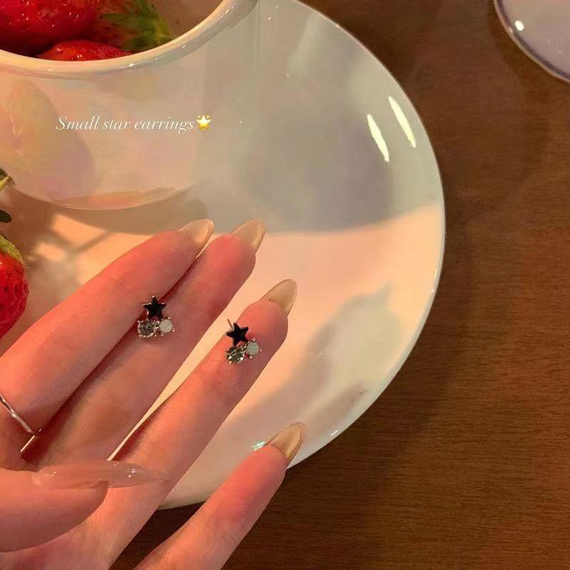 

Миниатюрные черные серьги-звезды: Милый и крутой дизайн ниши для стиля горячей девушки star чёрный