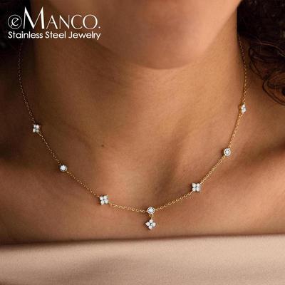 eManco Women's Luxurious Four-Leaf Clover Gypsophila Necklace