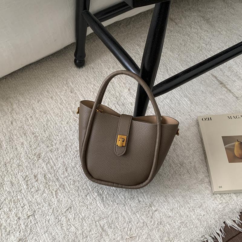

Winter new high-value handbag niche fashion vegetable basket bag solid color casual commuter crossbody bag