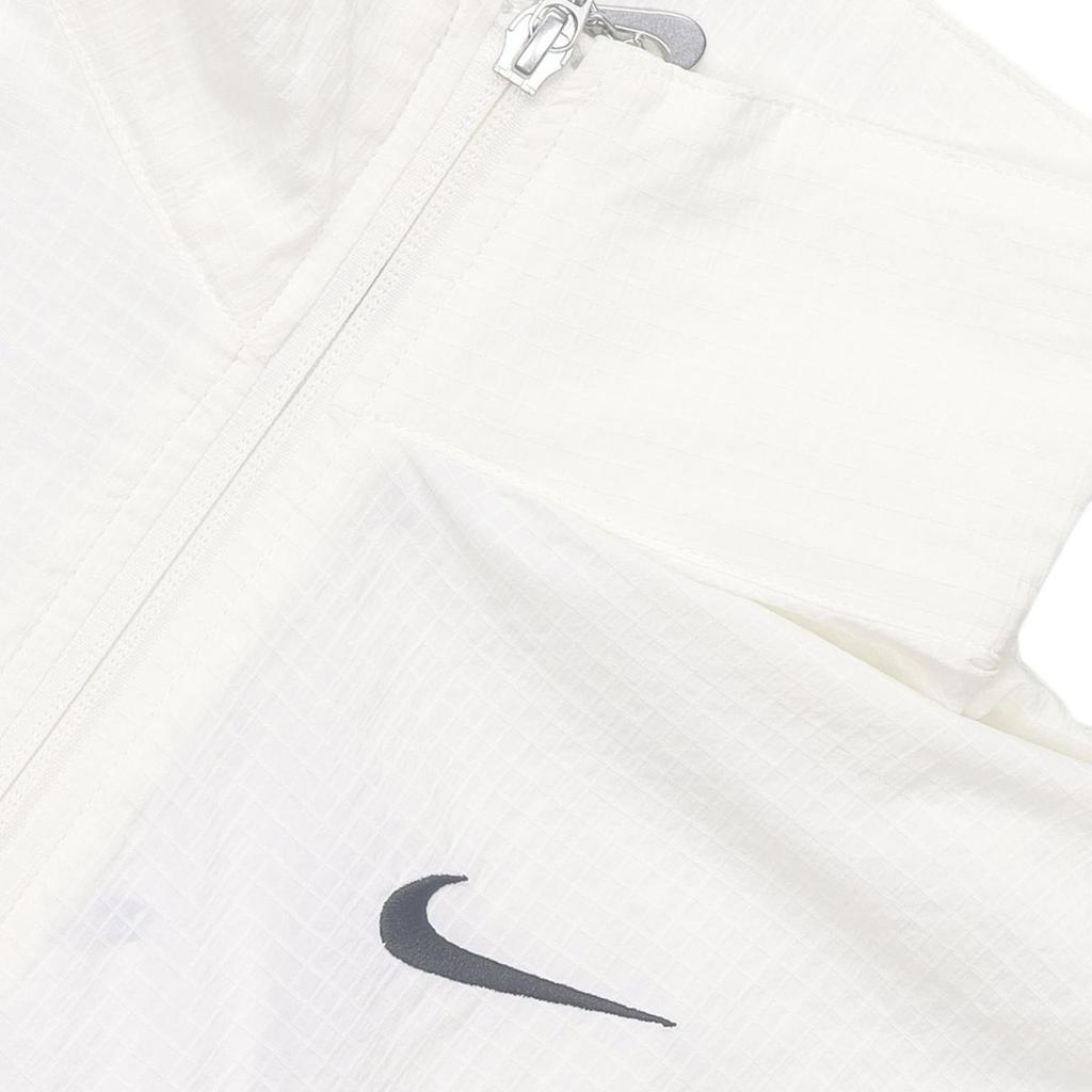 Nike מעיל קצר לנשים מבד ארוג עם הדפסת לוגו, צווארון עומד, רוכסן, נושם, שרוול קצר, מעילים לנשים, צבע לבן מפרש HM4629133