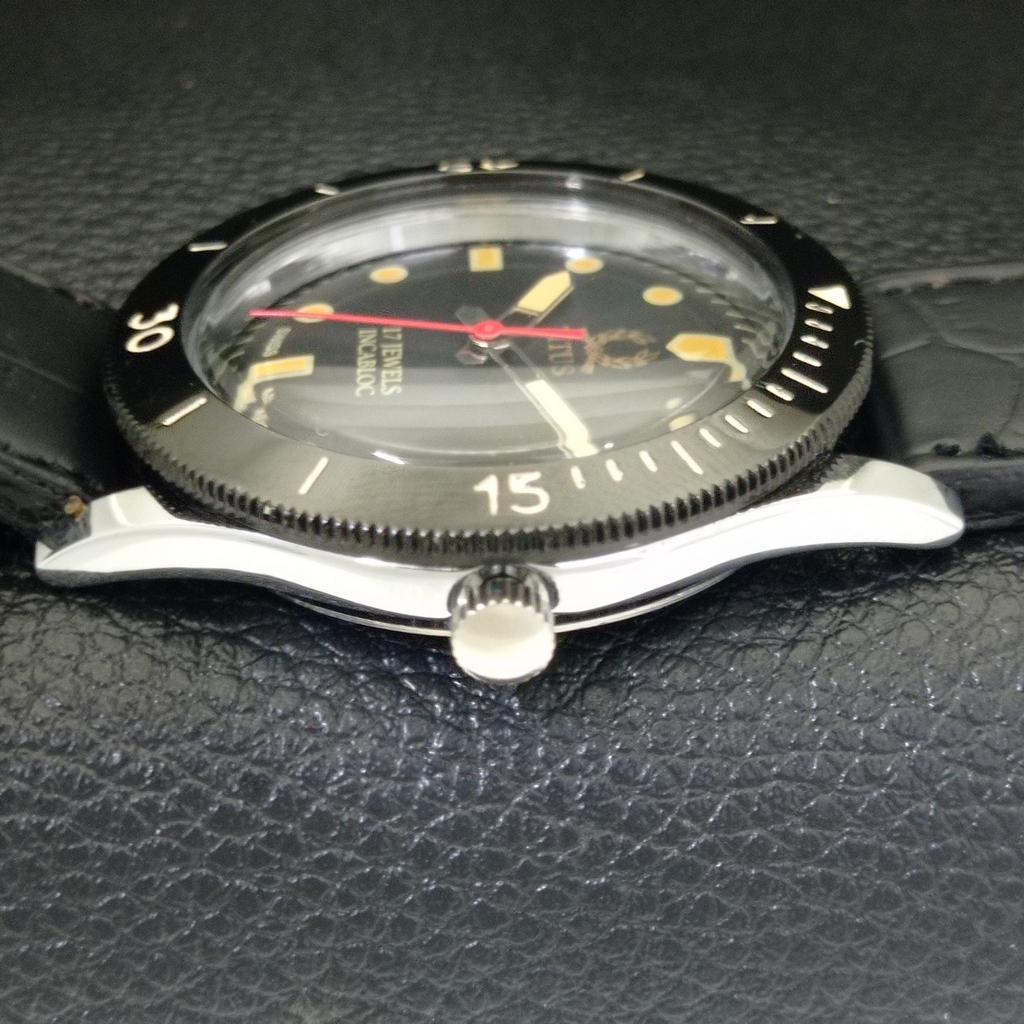 Käsitsi üleskeeratav VINTAGE TITUS SWISS MEESTE PÖÖRATAVA BEZELIGA MUSTA NUMBRILAUAGA KELL a700244-5 R202-a700244